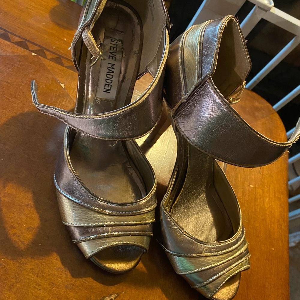 Steve Madden gold heel